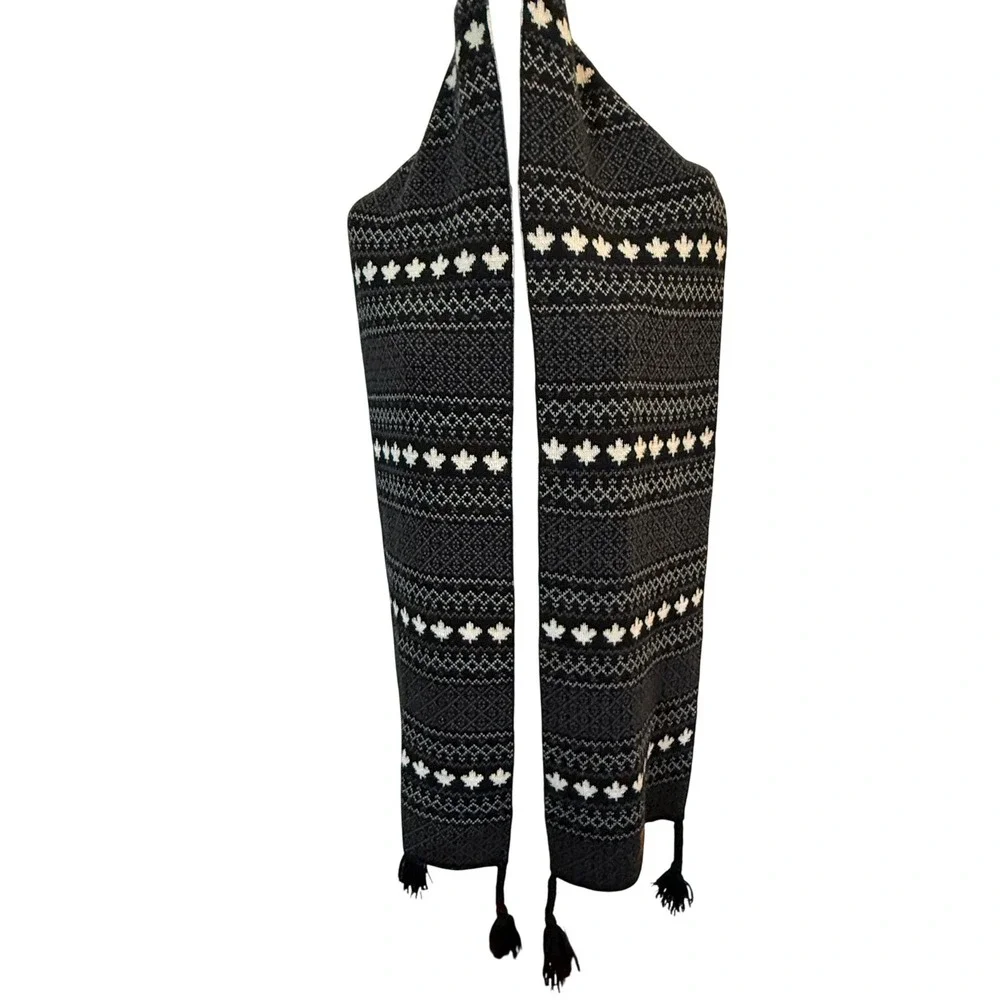 Kootenay Wool Knit Scarf Black White Fair Isle Maple Leaf Tassel Winter Hockey